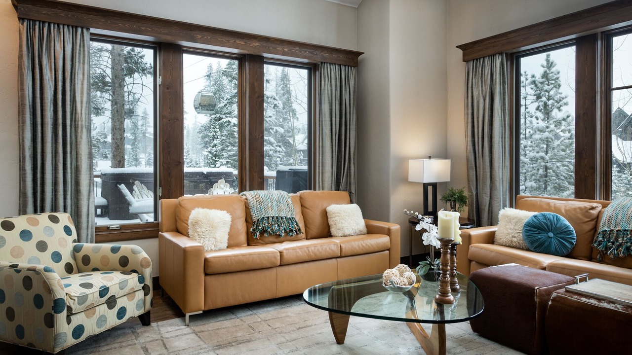 Photo of Livingroom in Peak 8