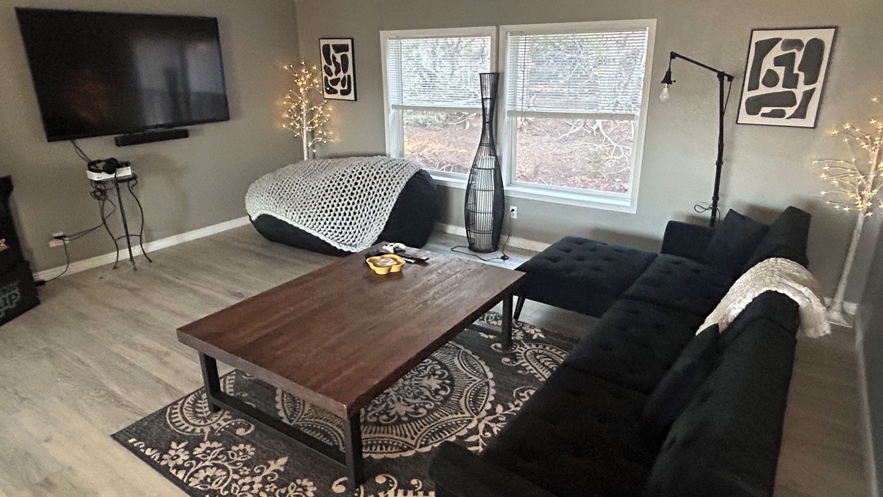 Photo of Livingroom in Eagle