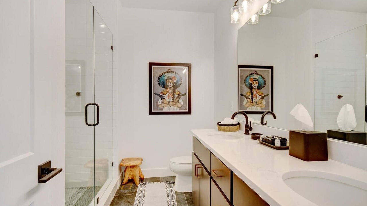 Photo of Bathroom in Rendezvous