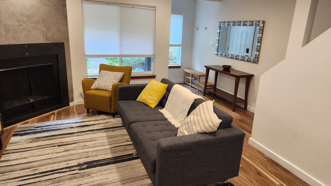 Photo of Livingroom in Glenwood Grove - North Iris