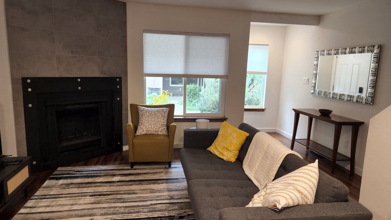 Photo of Livingroom in Glenwood Grove - North Iris