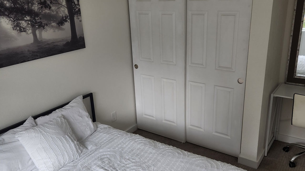Photo of Bedroom in Glenwood Grove - North Iris