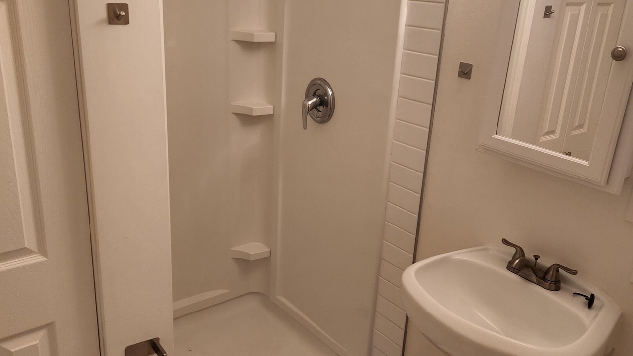 Photo of Bathroom in Glenwood Grove - North Iris