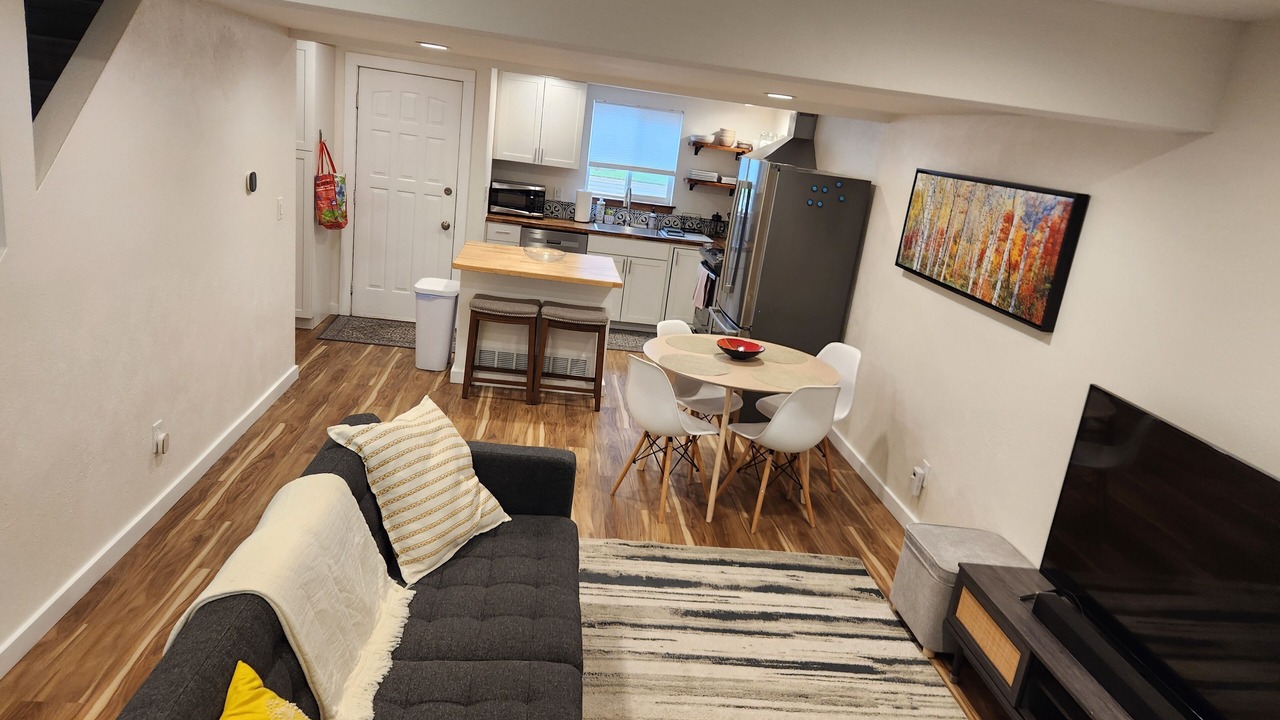 Photo of Livingroom in Glenwood Grove - North Iris