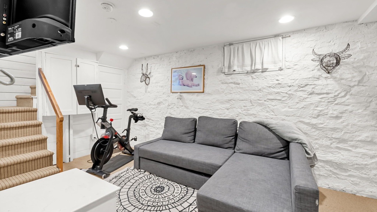 Photo of Livingroom in Downtown