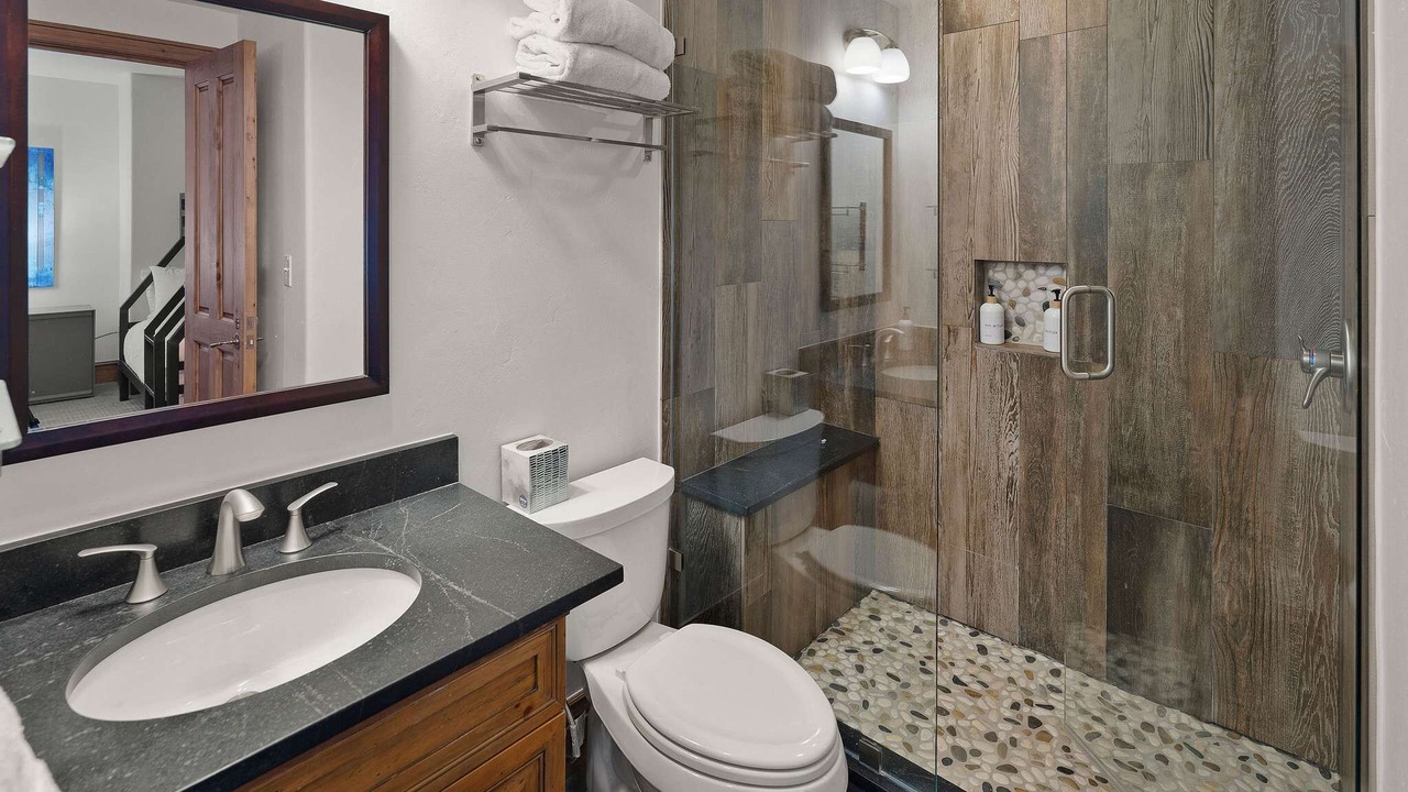 Photo of Bathroom in Highlands Townhomes