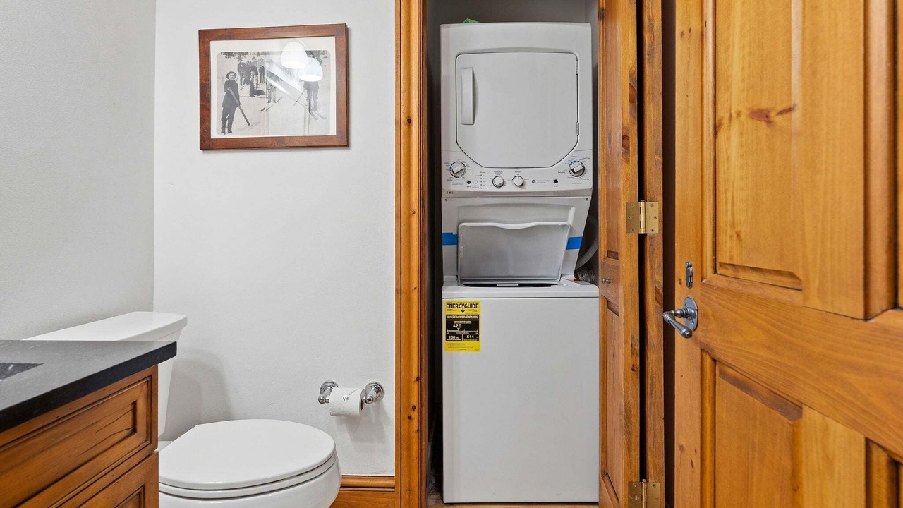 Photo of Bathroom in Highlands Townhomes