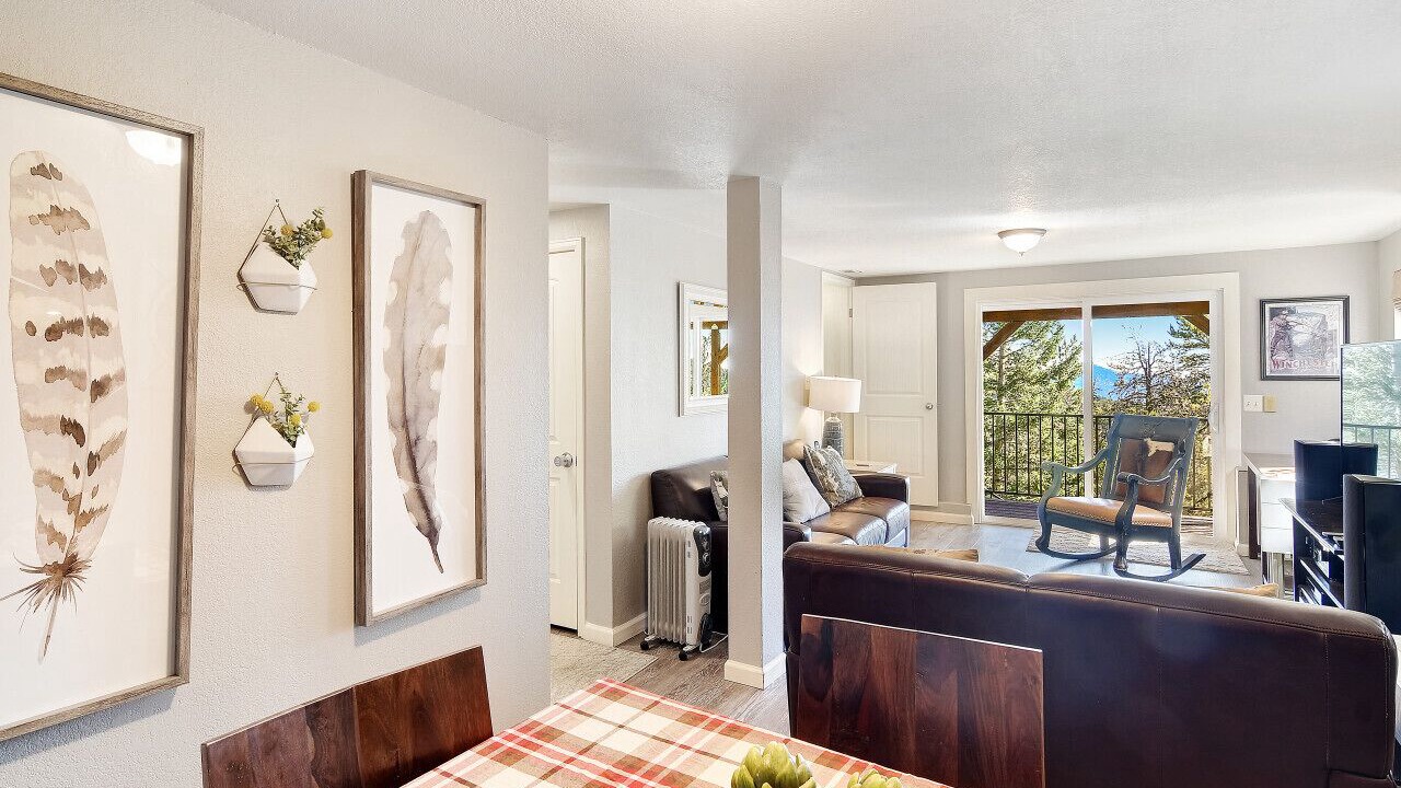 Photo of Livingroom in Shadow Mountain