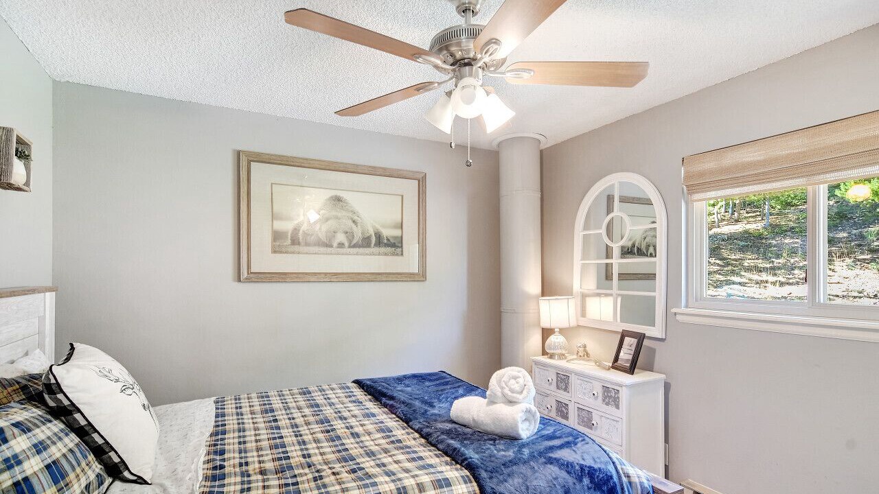 Photo of Bedroom in Shadow Mountain