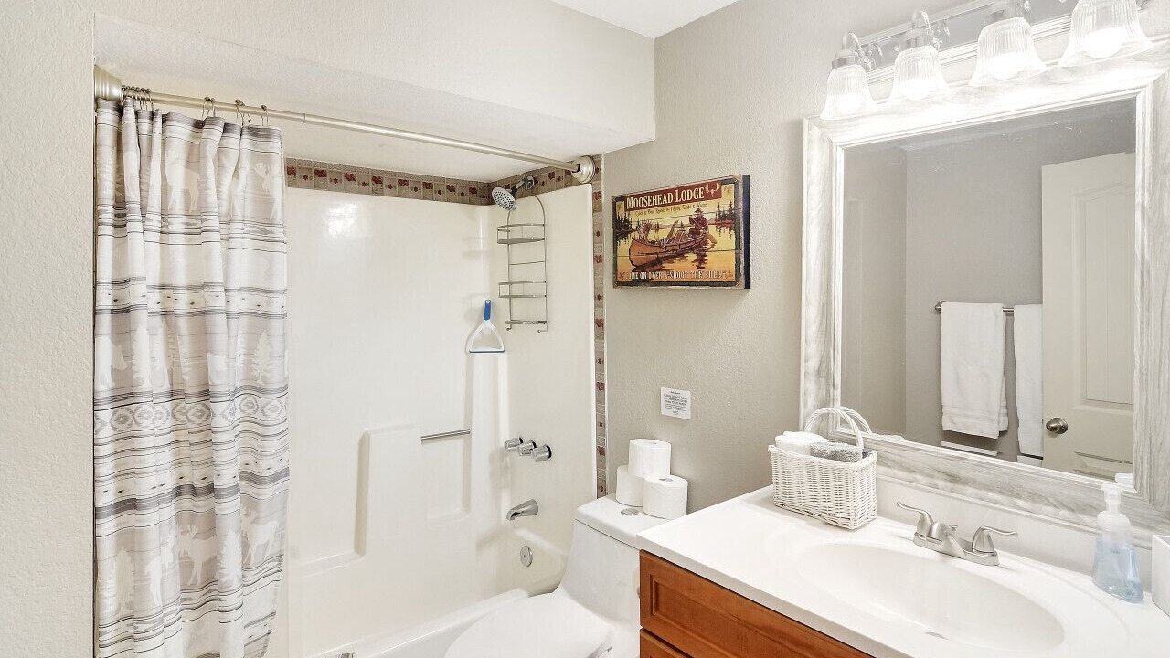 Photo of Bathroom in Shadow Mountain