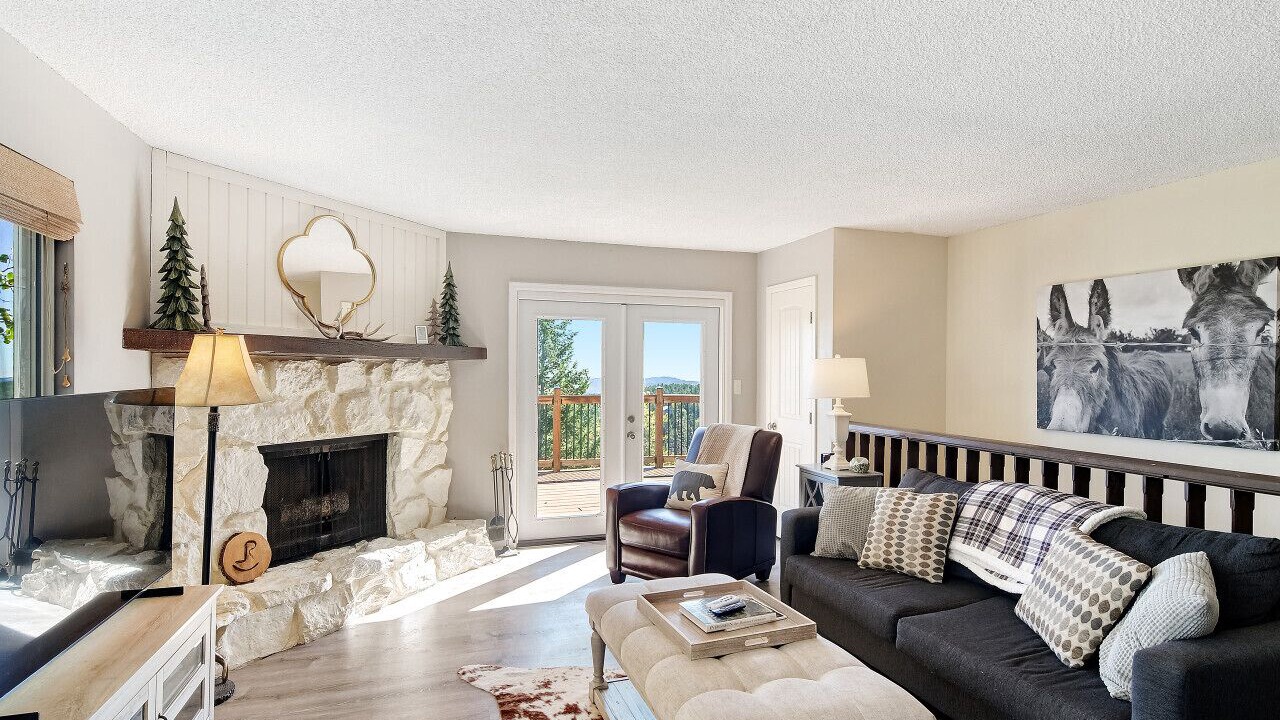 Photo of Livingroom in Shadow Mountain