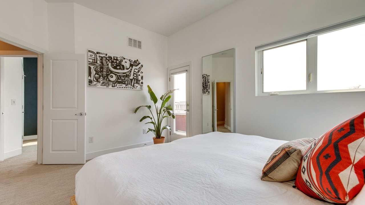 Photo of Bedroom in Jefferson Park