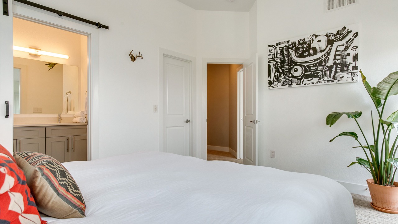 Photo of Bedroom in Jefferson Park