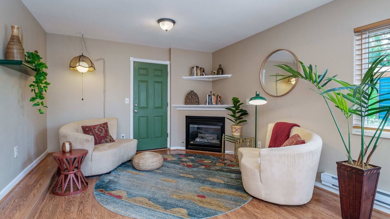 Photo of Livingroom in Dupont