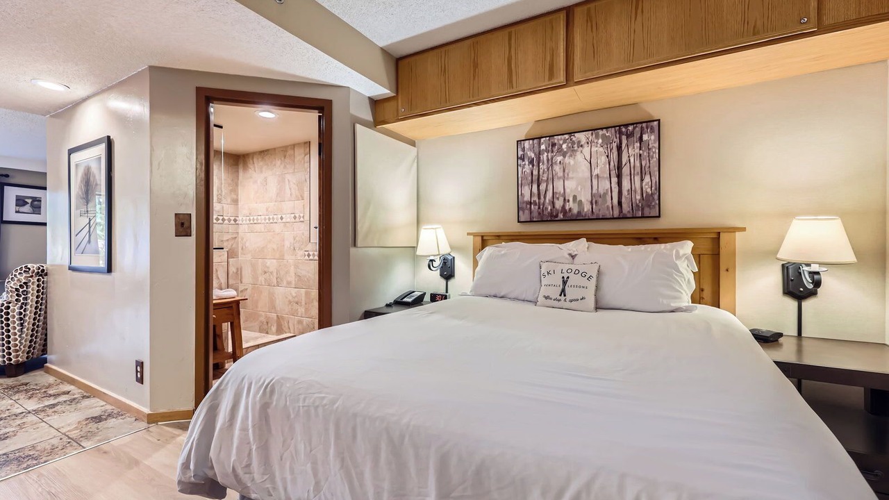 Photo of Bedroom in Peak 9
