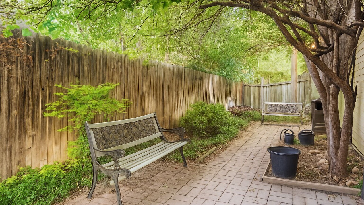 Photo of Outdoor in Hale