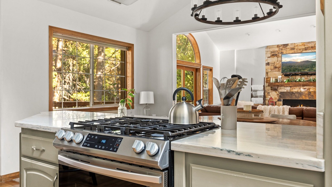 Photo of Kitchen in Lake Arrowhead