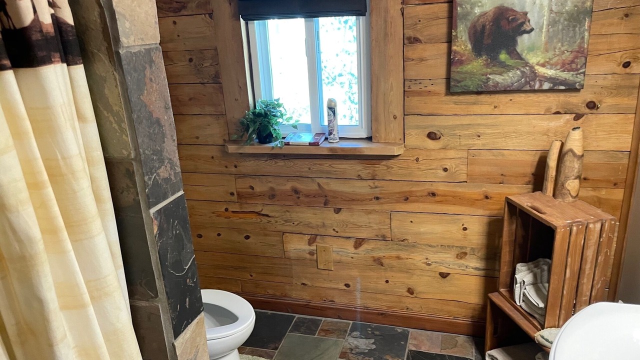Photo of Bathroom in Stagetop