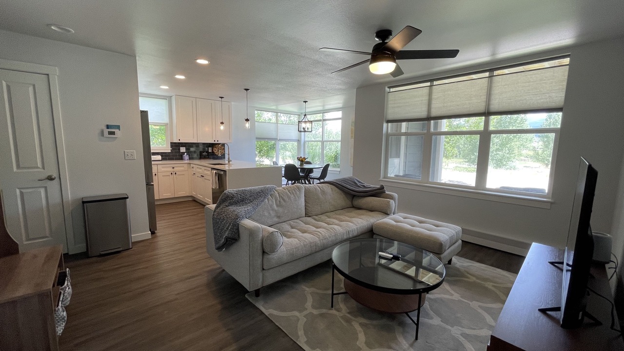 Photo of Livingroom in Eagle