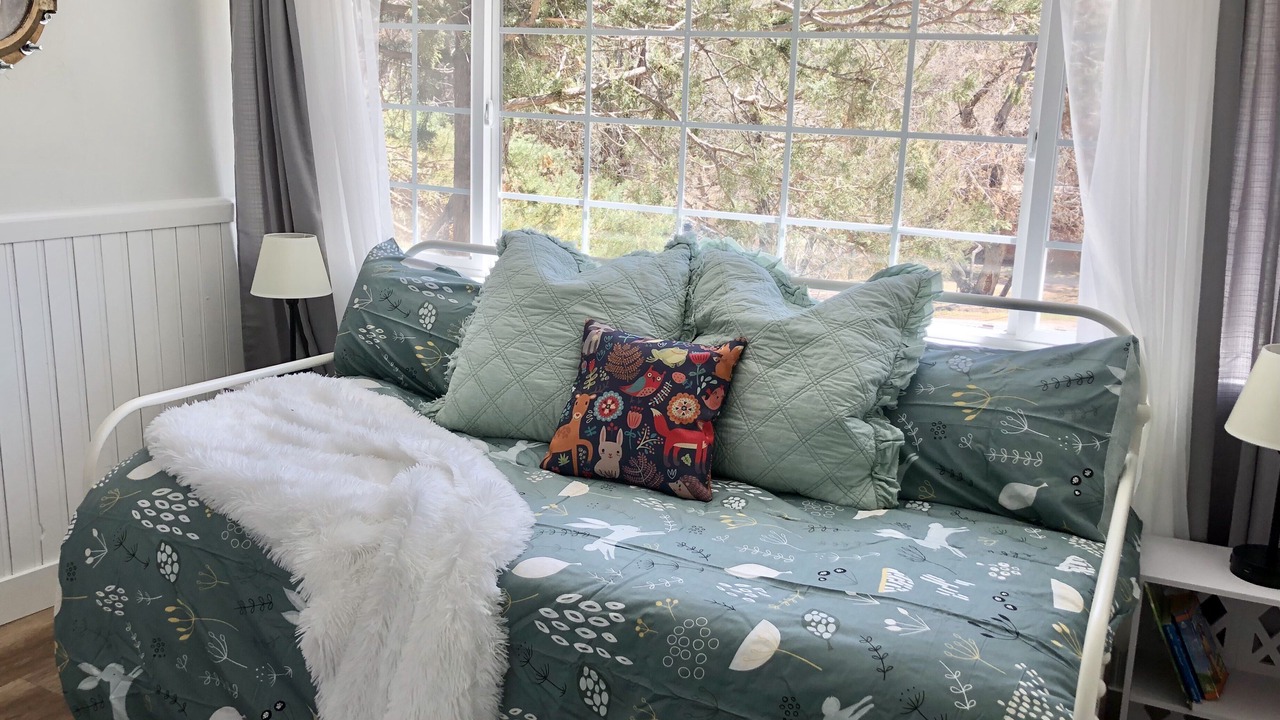 Photo of Bedroom in Cheyenne Canyon