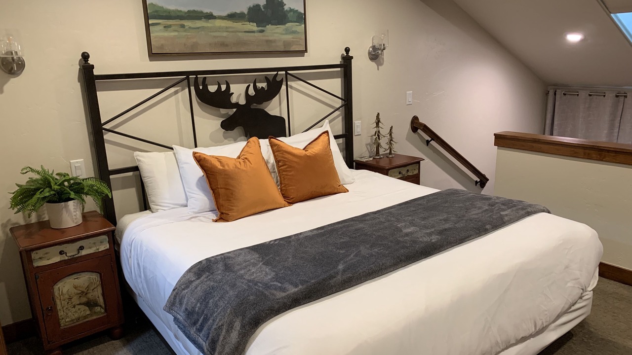 Photo of Bedroom in Peak 9