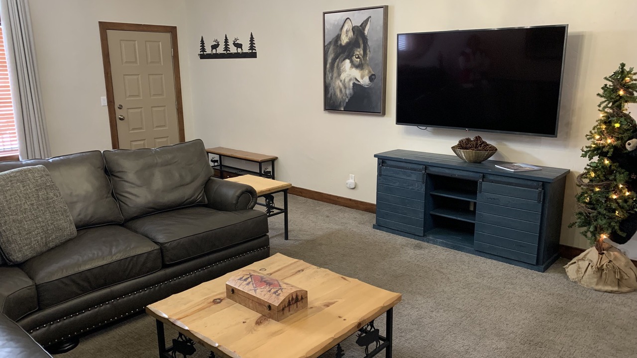 Photo of Livingroom in Peak 9