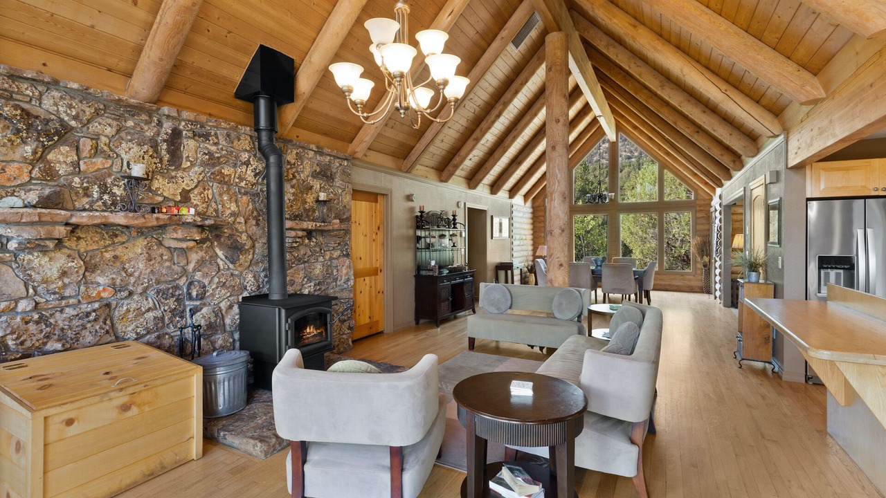 Photo of Livingroom in Pleasant Valley