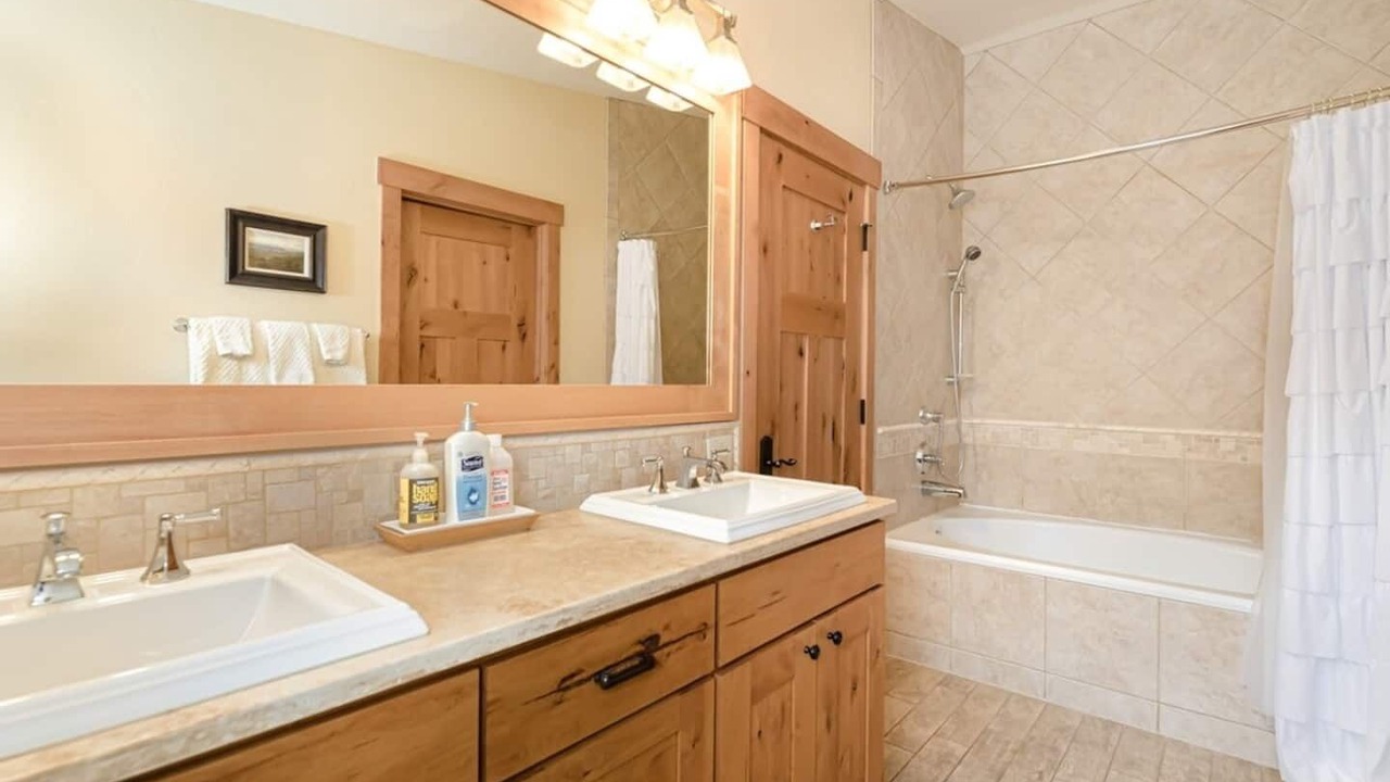 Photo of Bathroom in Grand Park