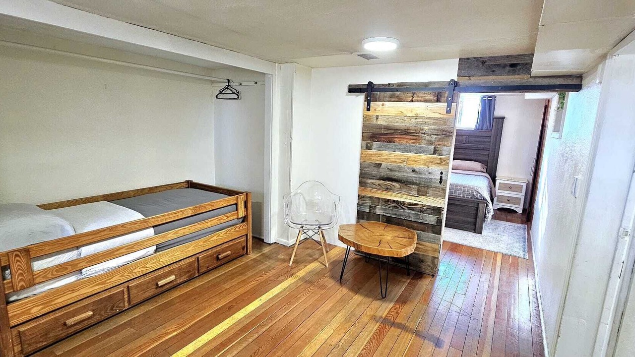 Photo of Bedroom in Athmar Park