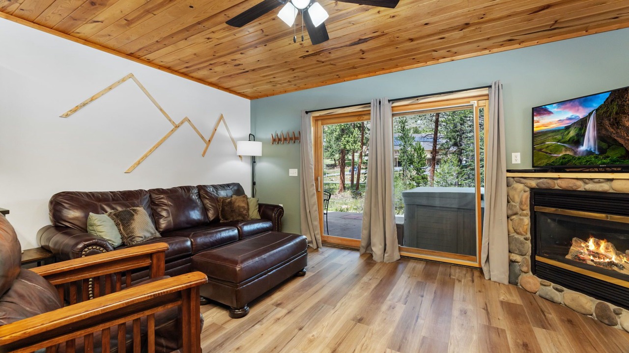 Photo of Livingroom in Fall River Estates