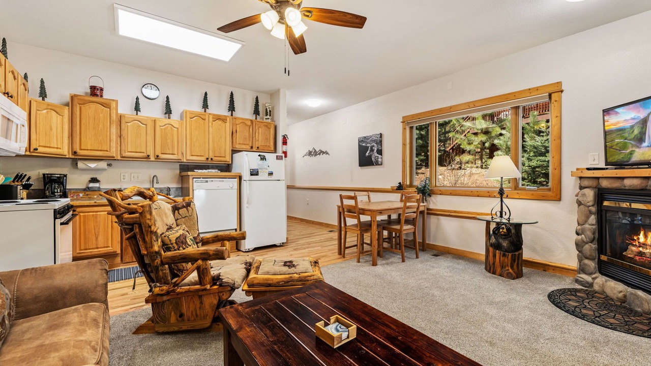 Photo of Livingroom in Fall River Estates