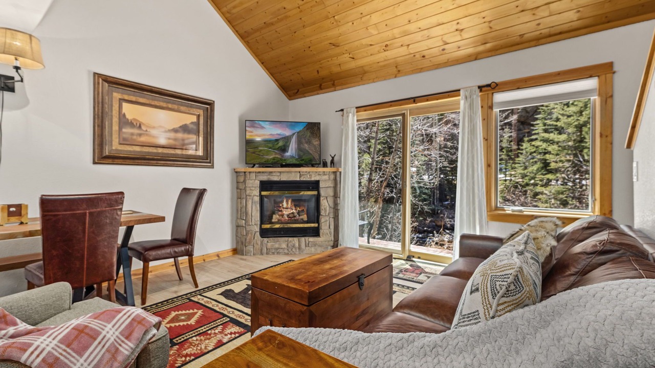 Photo of Livingroom in Fall River Estates