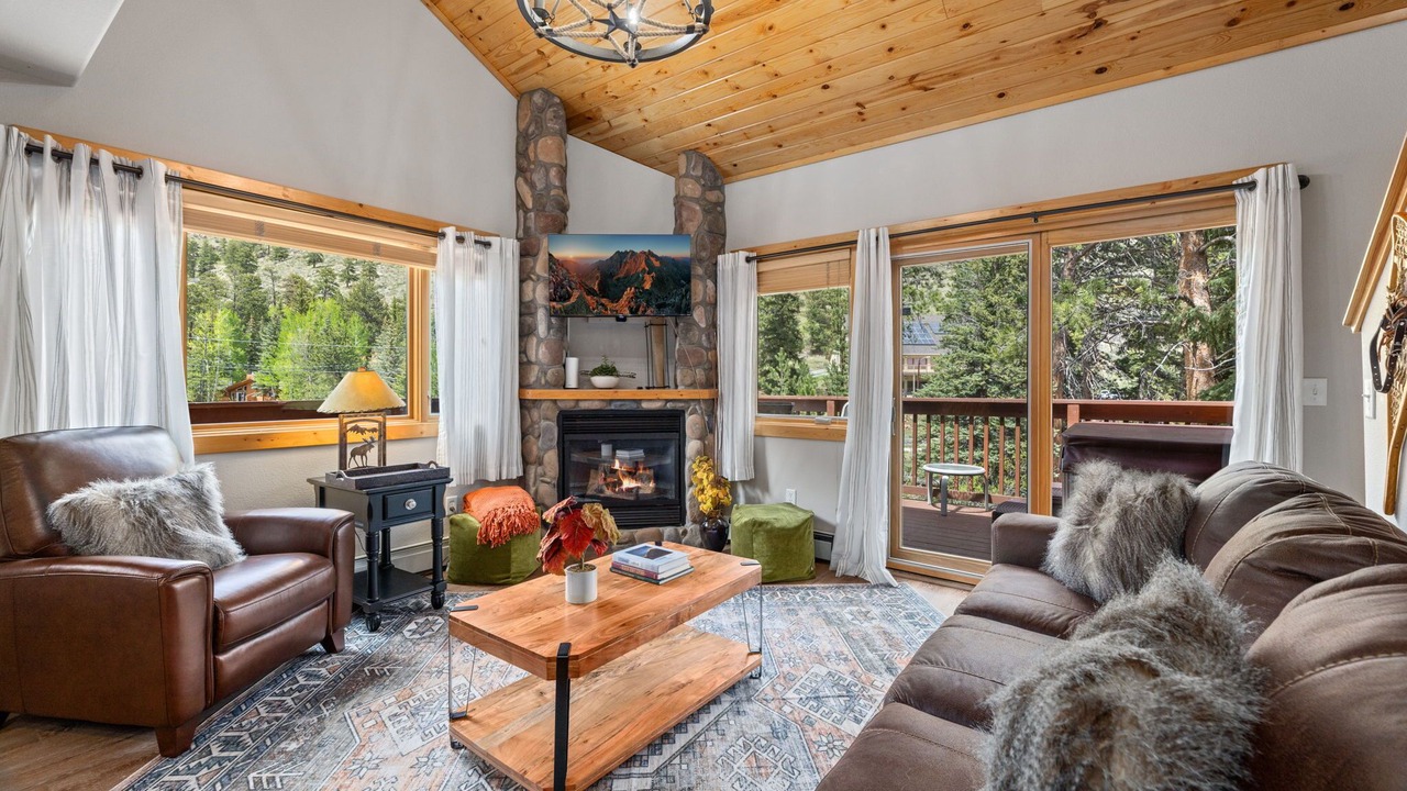 Photo of Livingroom in Fall River Estates