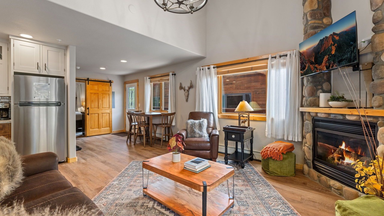 Photo of Livingroom in Fall River Estates