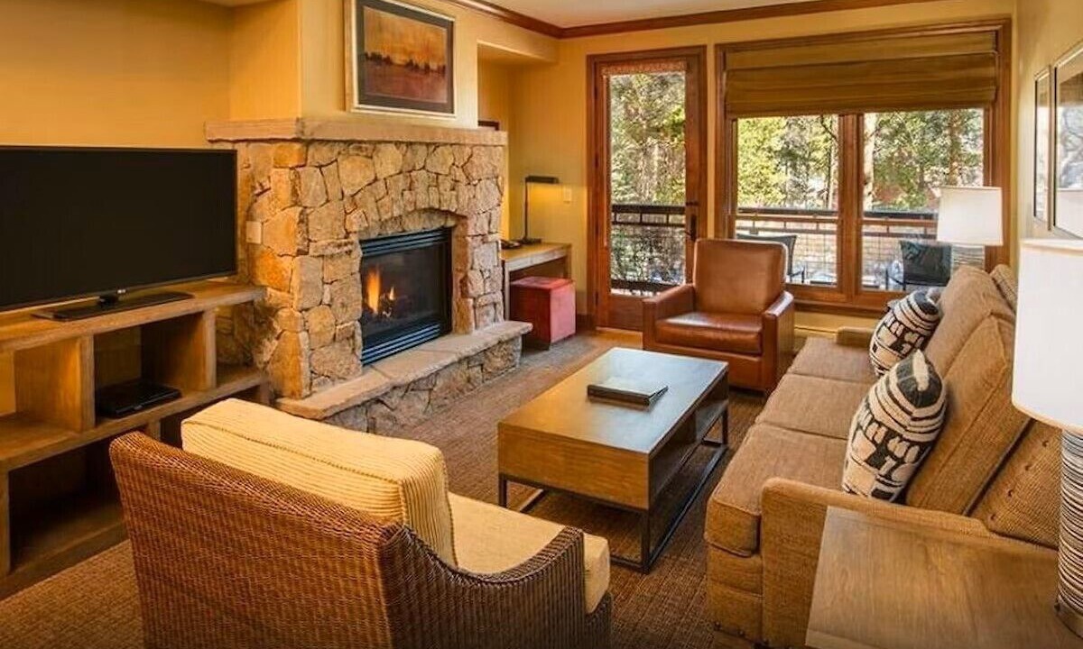 Photo of Livingroom in Peak 9
