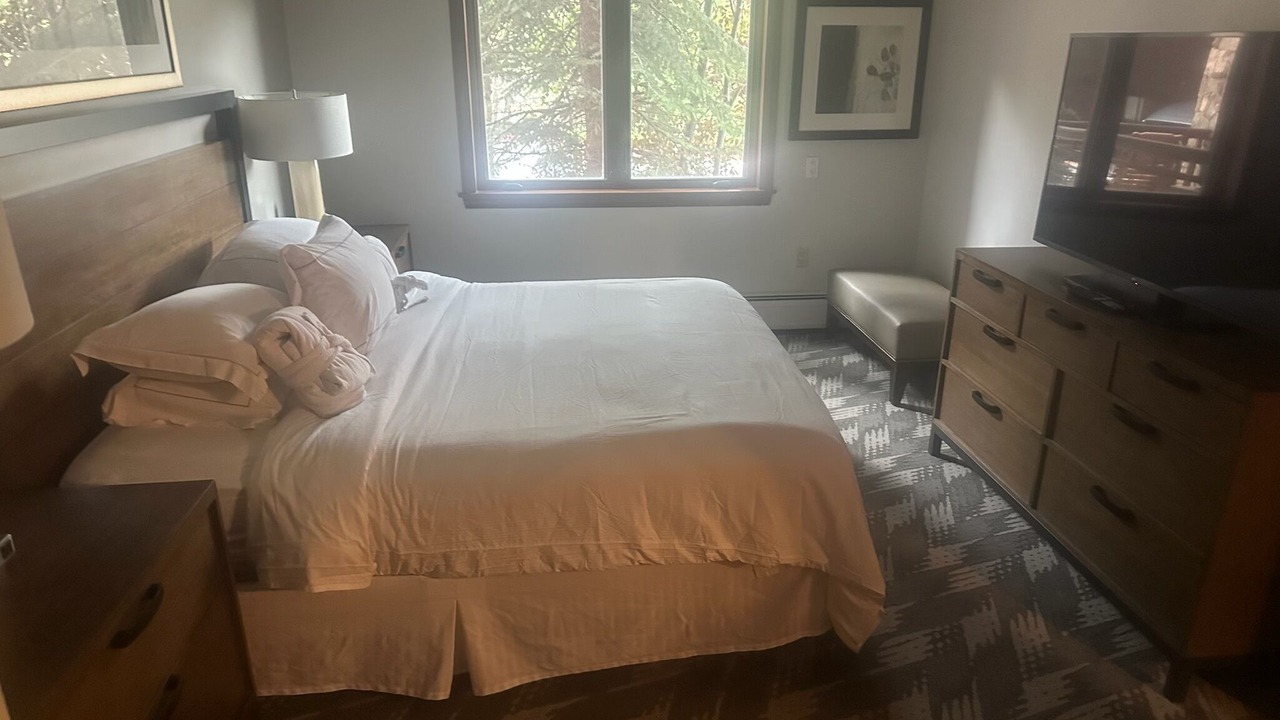 Photo of Bedroom in Peak 9