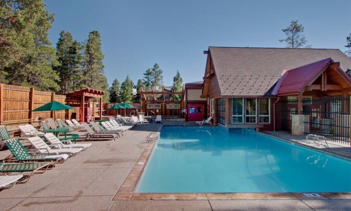 Photo of Outdoor in Four O'Clock