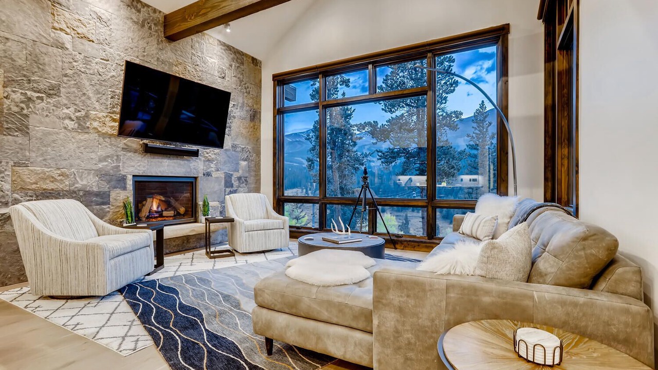 Photo of Livingroom in Peak 8