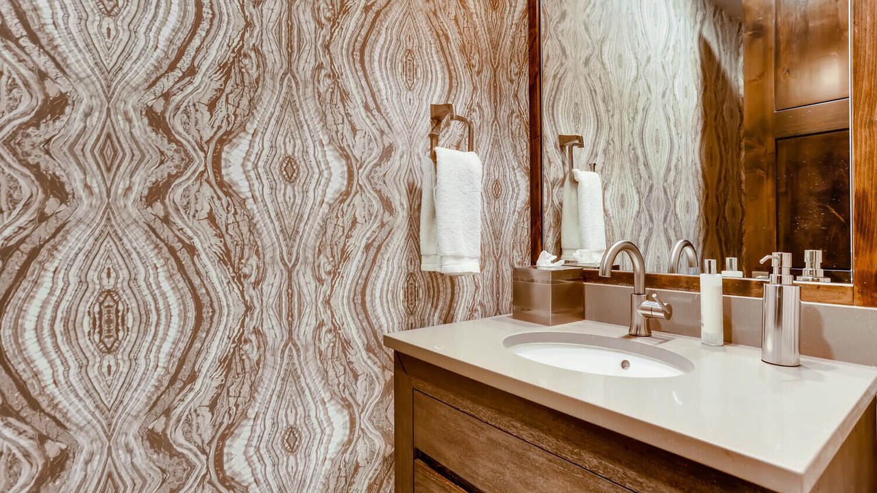 Photo of Bathroom in Peak 8