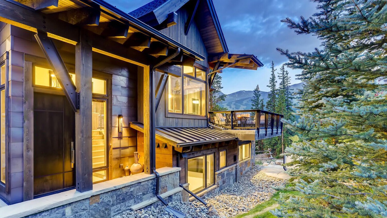 Photo of Outdoor in Peak 8