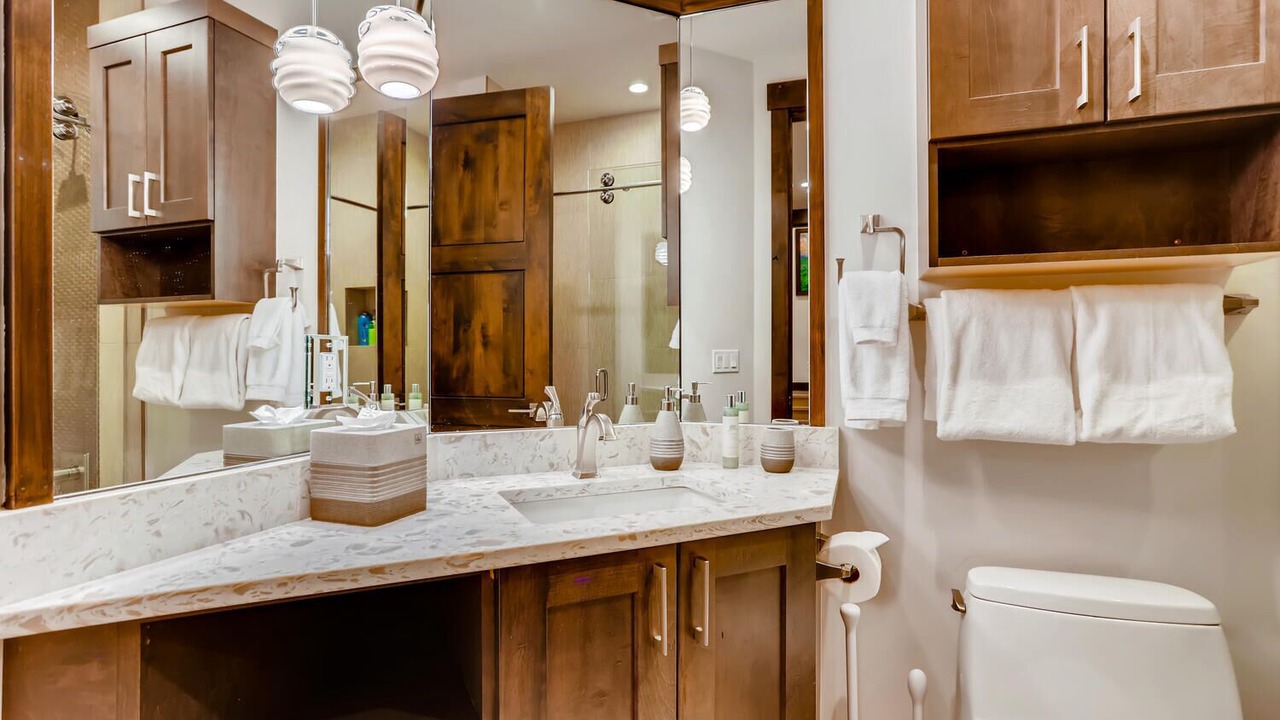 Photo of Bathroom in Peak 8