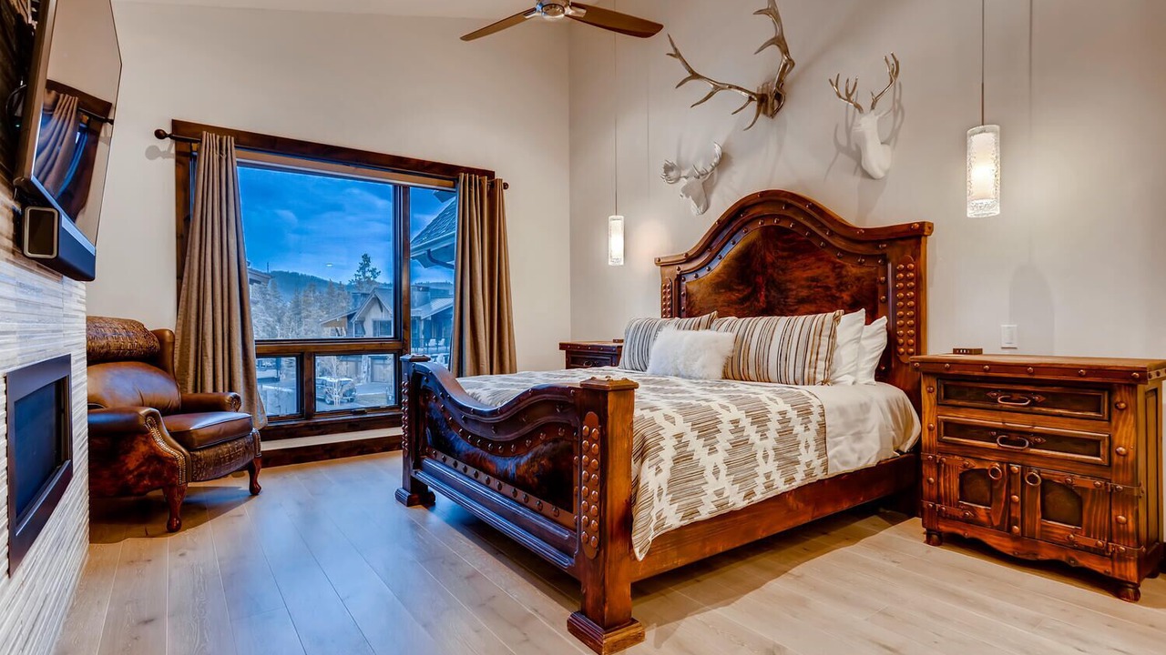 Photo of Bedroom in Peak 8