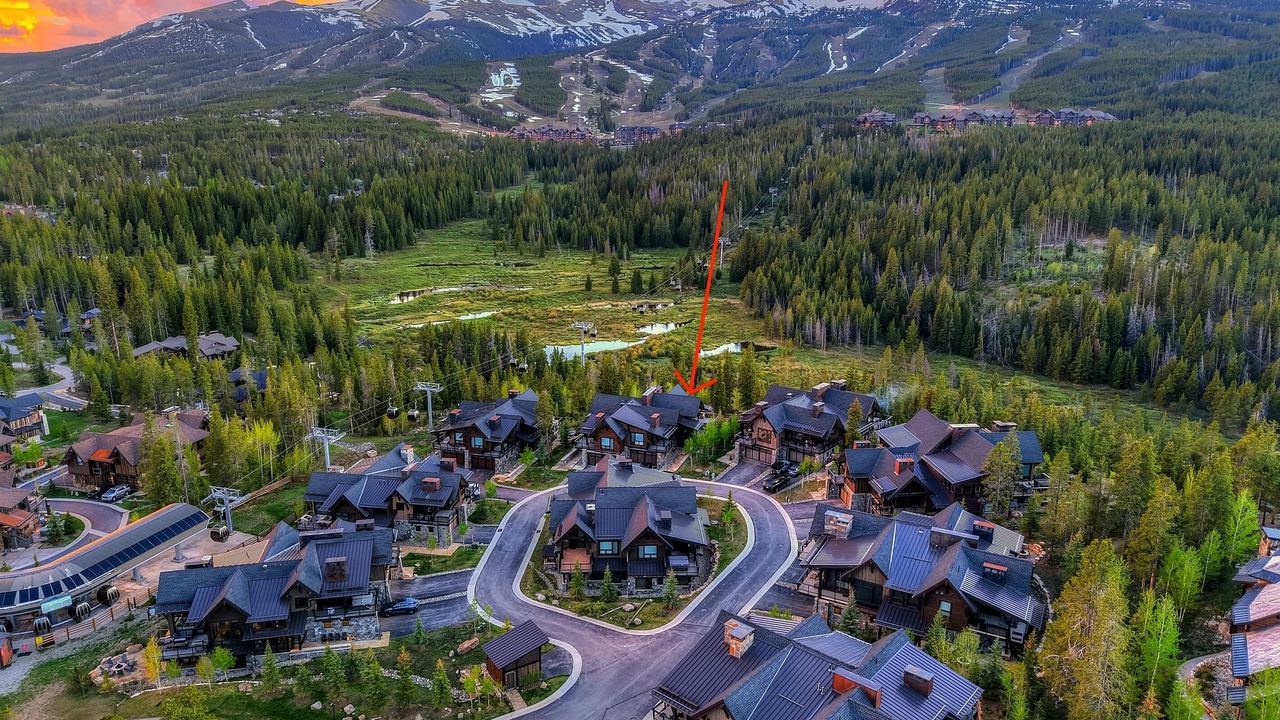Photo of Outdoor in Peak 8