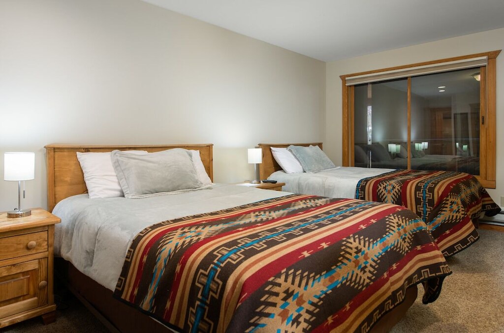 Photo of Bedroom in Peak 9