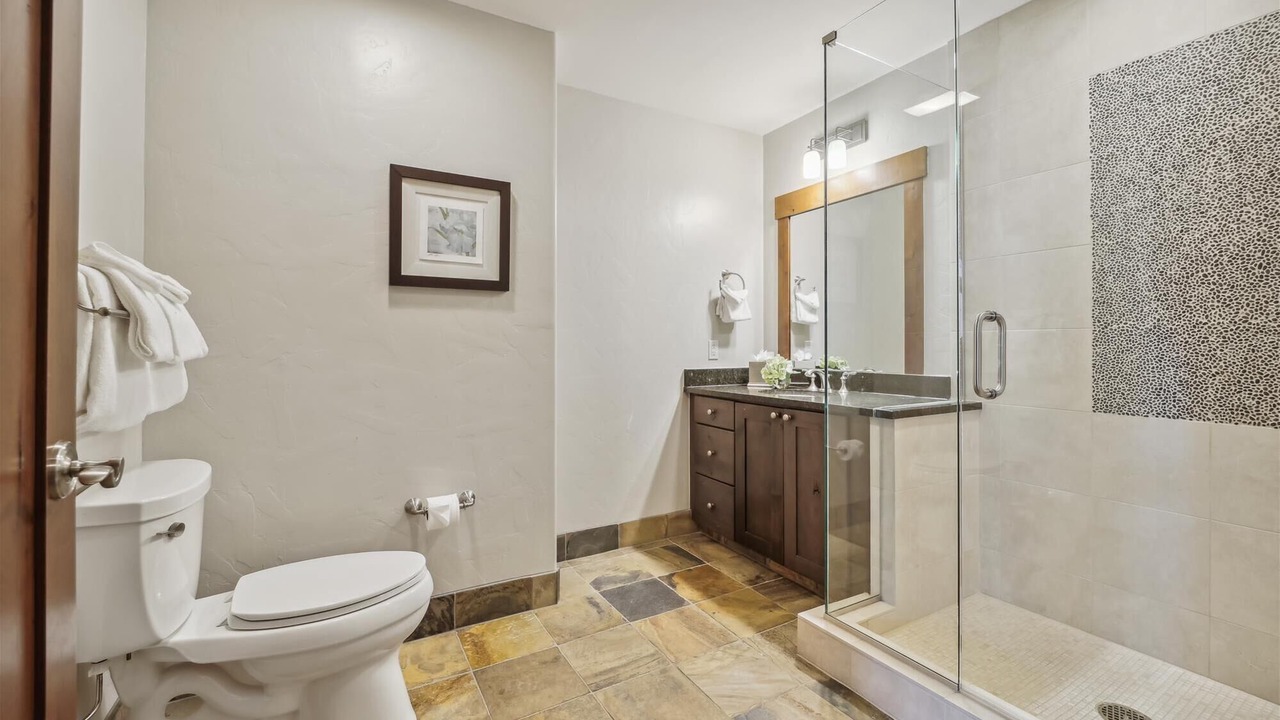 Photo of Bathroom in Peak 8