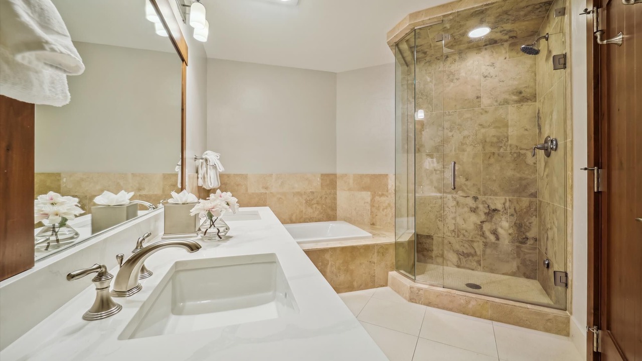 Photo of Bathroom in Peak 8