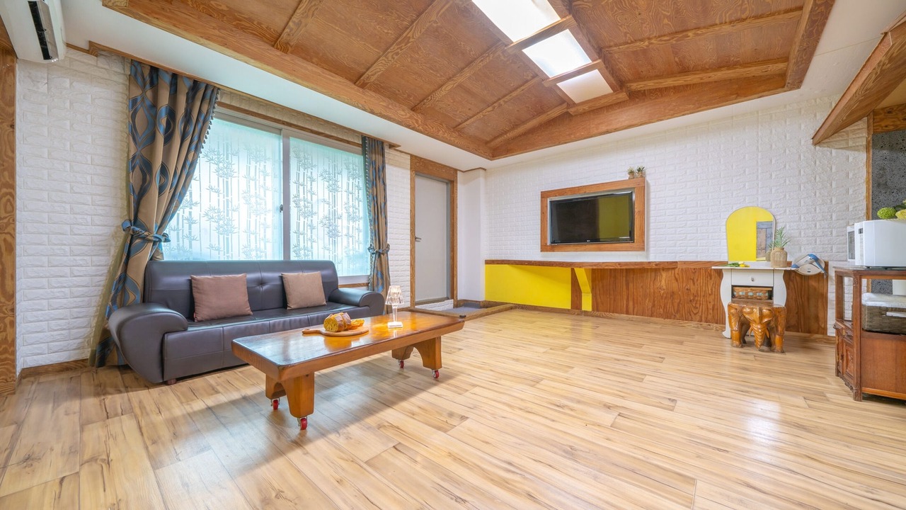 Photo of Bedroom in Buk
