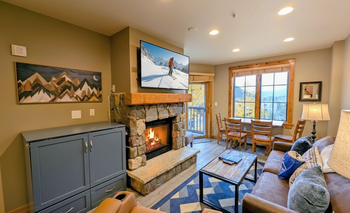 Photo of Livingroom in River Run