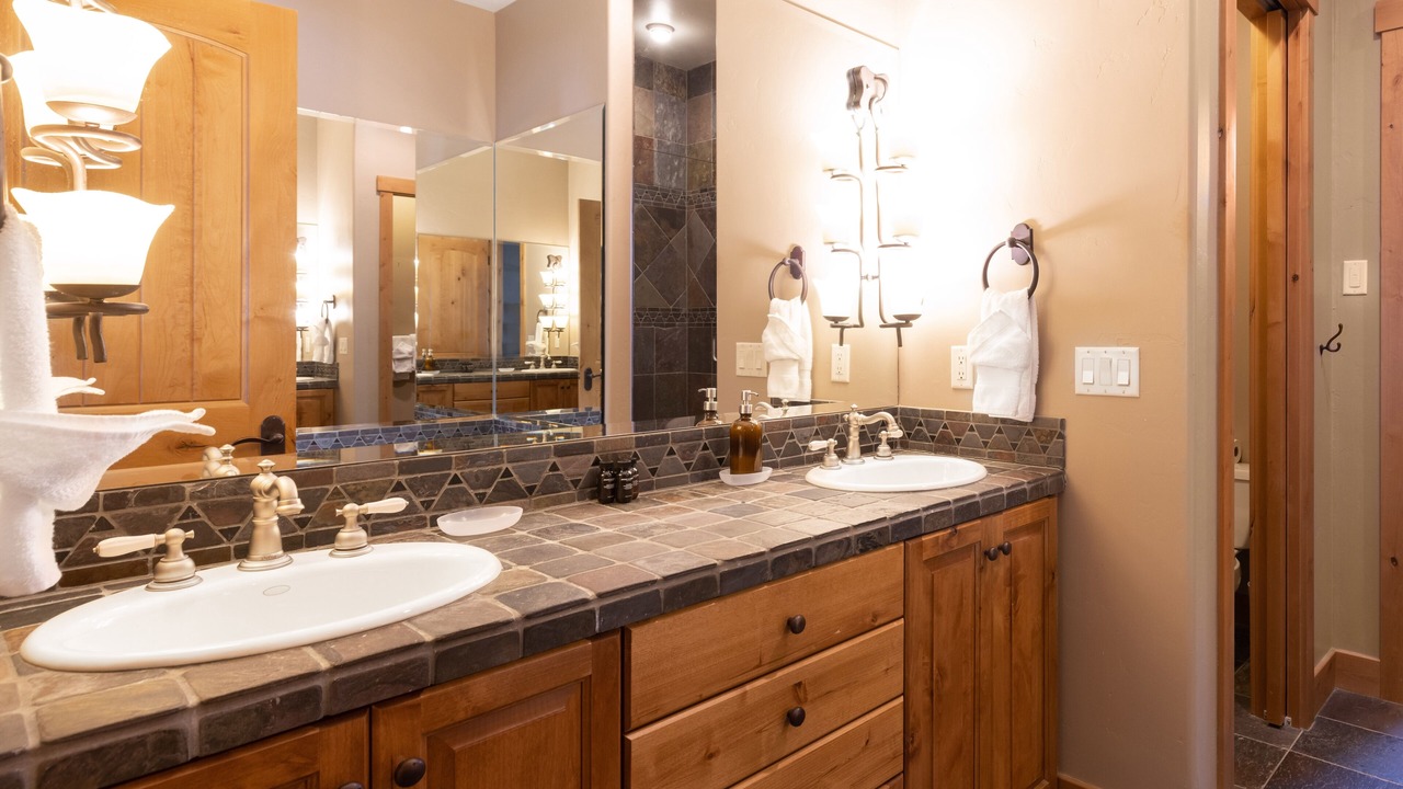 Photo of Bathroom in Highland Meadows