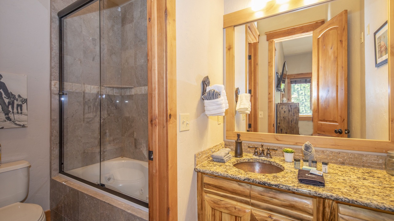 Photo of Bathroom in Peak 8